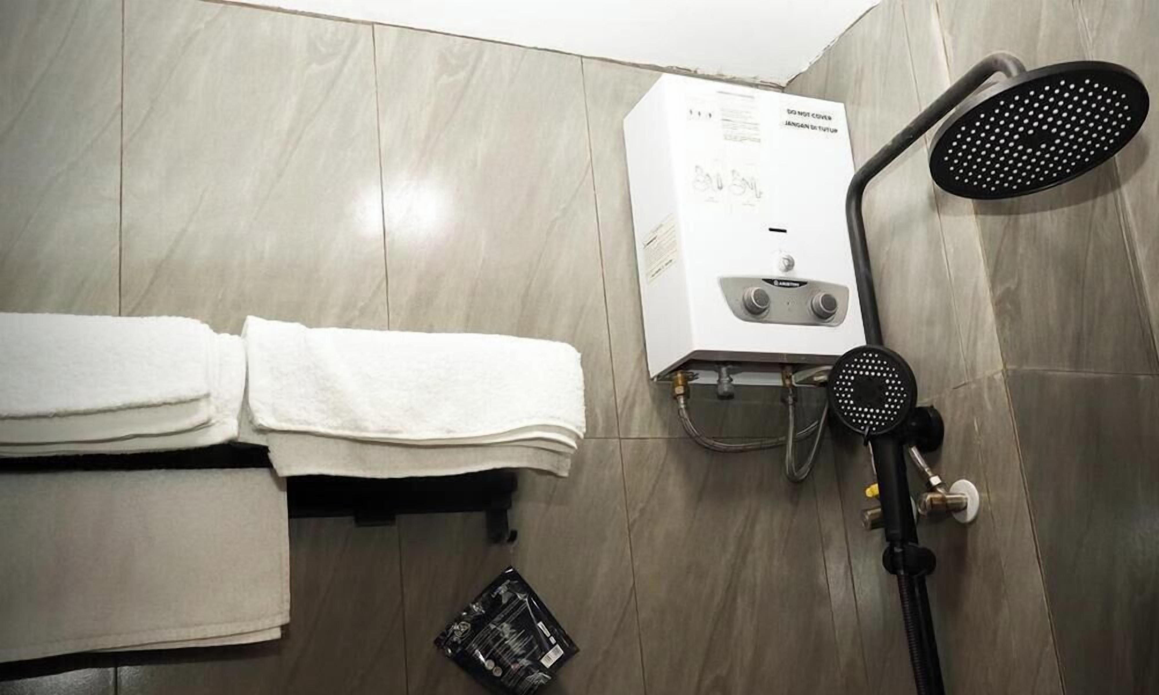 Deluxe Double Room | Bathroom | Shower
