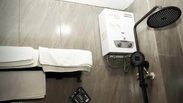 Deluxe Double Room | Bathroom | Shower