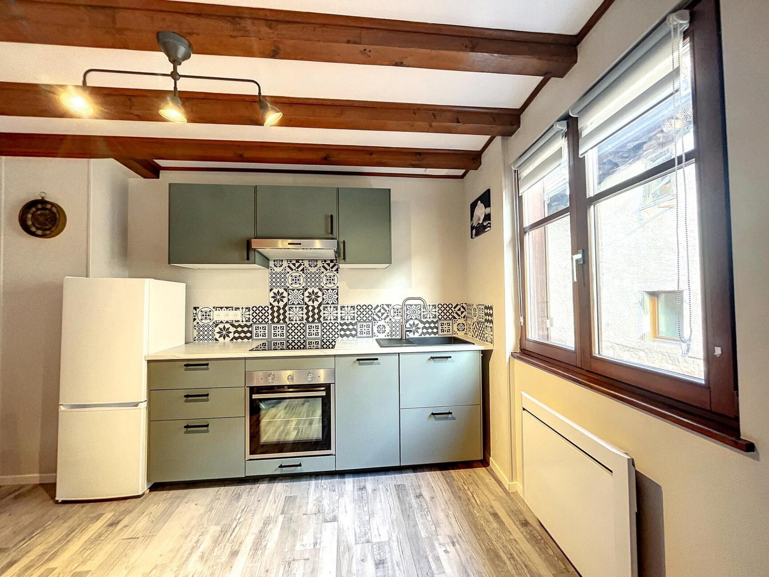 Refrigerador, microondas, horno y parrilla de estufa 