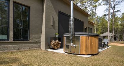 Private Luxury Farm Retreat · Wood-Fired Hot Tub · 250 Acres · Real Farm Life