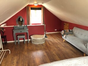 1 bedroom, iron/ironing board, WiFi, bed sheets - Country Annex Retreat - Pet friendly - Near Harwich Ferry - Secure gated parking (Tendring)