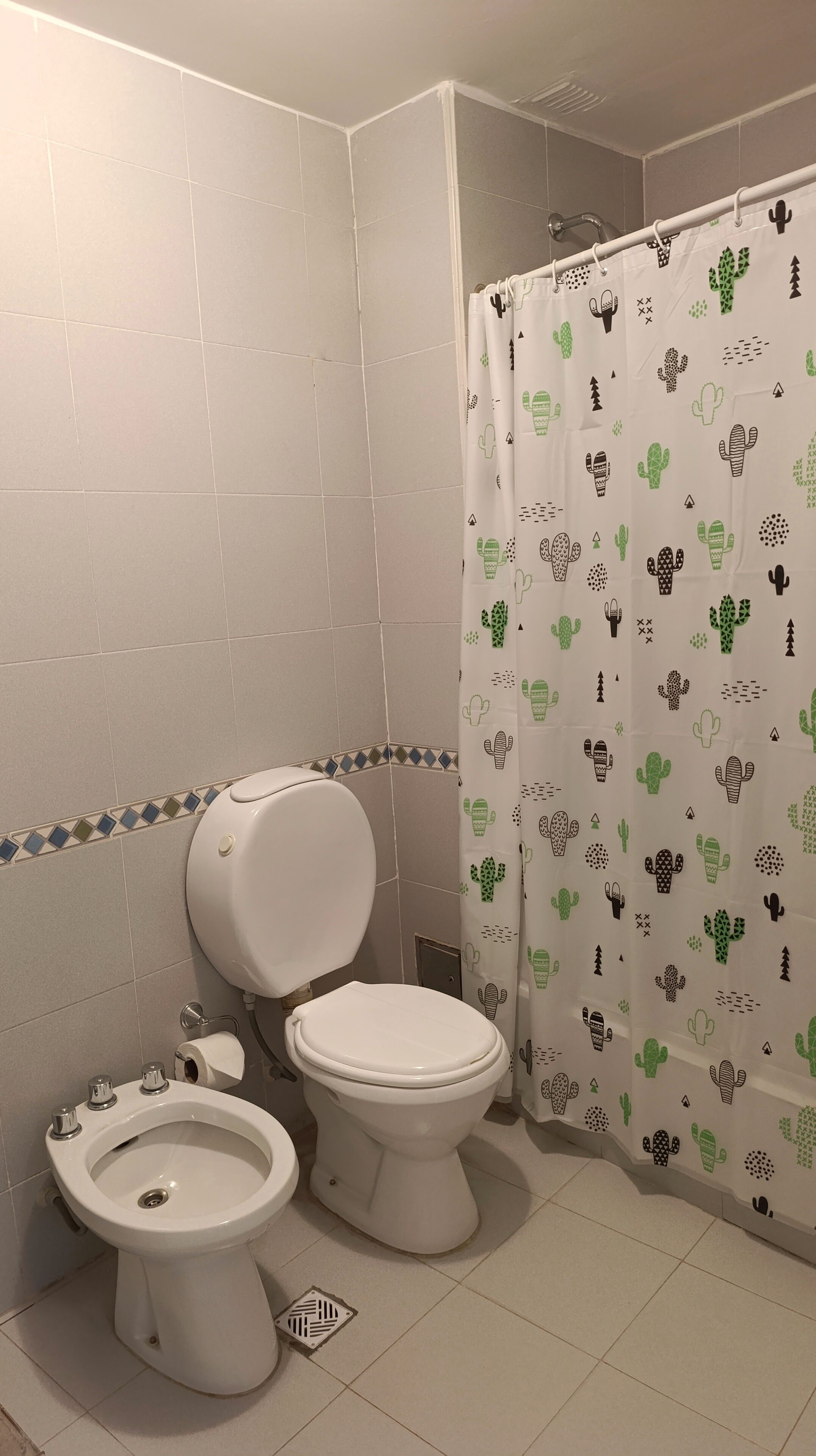 Habitación doble | Baño | Regadera, secadora de cabello, toallas, jabón 
