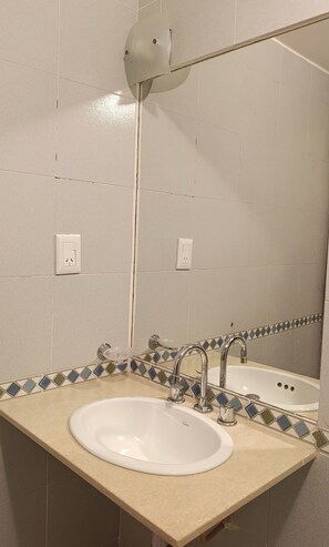Chambre Double | Salle de bain