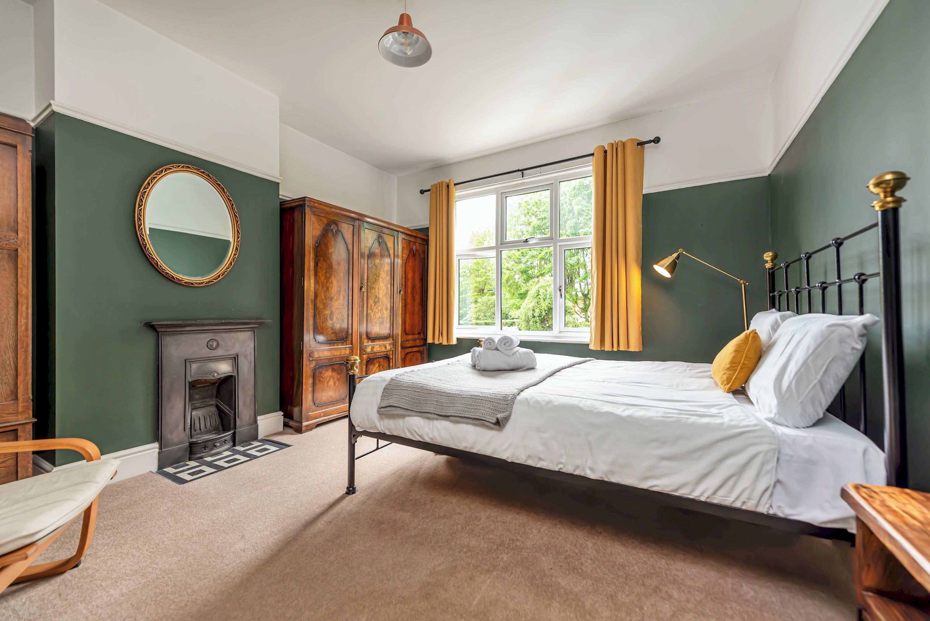 4 bedrooms, iron/ironing board, free WiFi, bed sheets