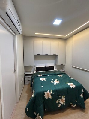Ferros/tábuas de passar roupa, Wi-Fi, roupa de cama