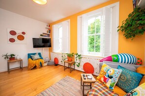 Living area - Colourful Highbury Flat near Emirates Stadium - Pass the Keys (London)