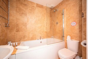 Bathroom - Colourful Highbury Flat near Emirates Stadium - Pass the Keys (London)