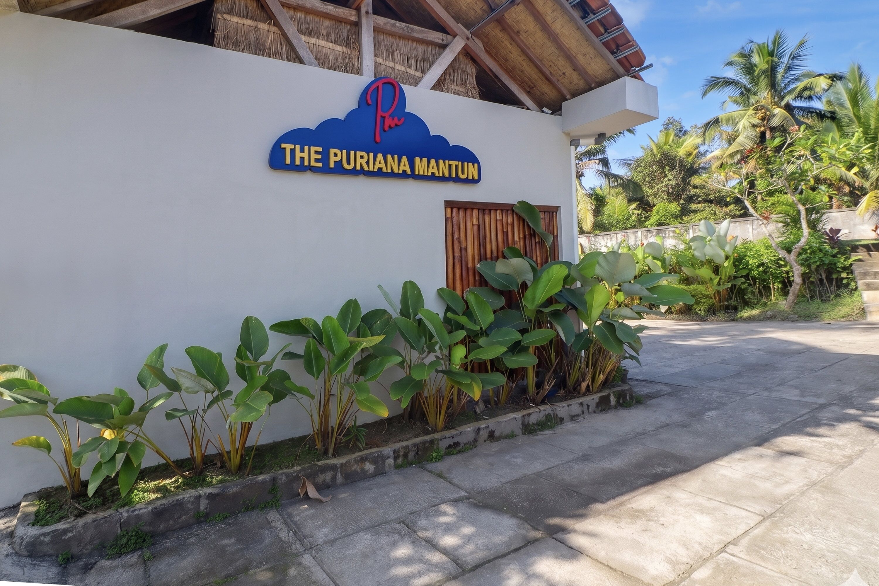 Um edifício com uma placa que diz 'The Puriana Mantun'.