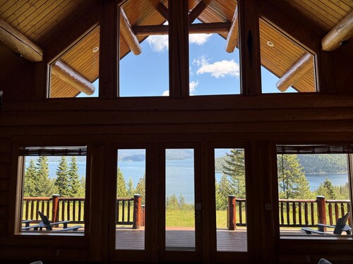 Handcrafted Luxury Lodge with Panoramic Lake View