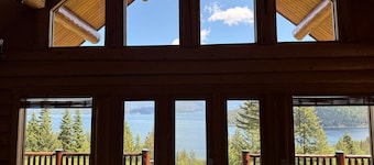 Handcrafted Luxury Lodge with Panoramic Lake View