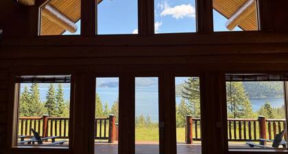 Handcrafted Luxury Lodge with Panoramic Lake View