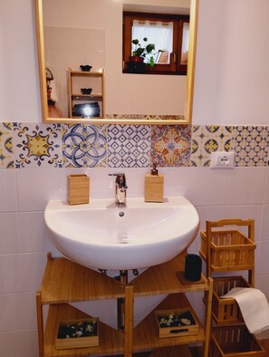 Dusche, Haartrockner, Bidet, Handtücher