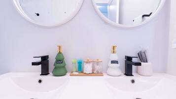Shower, hair dryer, shampoo