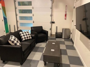 Living area - Studio with AC in charming Seattle neighborhood (Seattle)