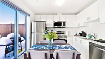 Fridge, microwave, stovetop, dishwasher