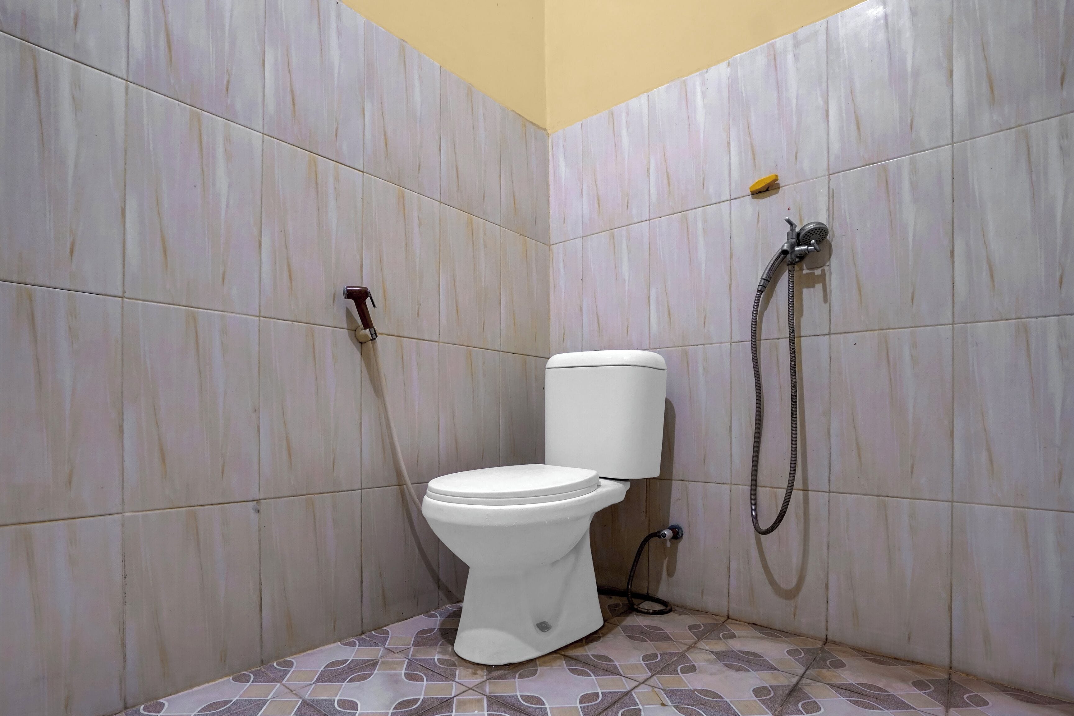 Standard Twin Room | Bathroom | Shower, towels