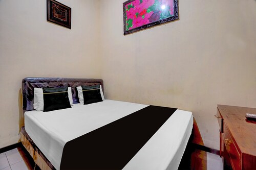 Hotel O near City of Tomorrow Mall formerly Vandhela Homestay