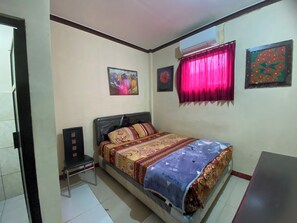 Standard Double Room - Hotel O near City of Tomorrow Mall forme (Surabaya)