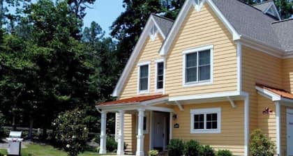 1-BR Penthouse in Estates at KingscreekWilliamsburg. Ideal for local attractions