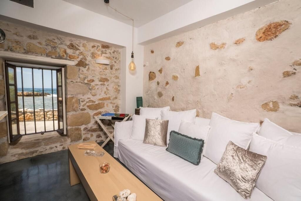House, Patio, Sea View | Living area | 40-inch Smart TV with satellite channels, Netflix, streaming services