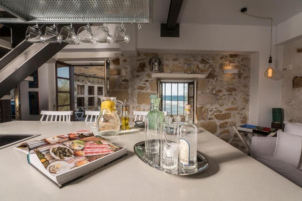 House, Patio, Sea View | In-room dining