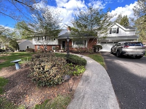 Exterior - World Cup ready? Easy access to both Philadelphia and MetLife stadiums (Wyomissing)