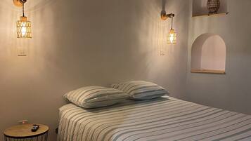 1 chambre, lit parapluie, Wi-Fi gratuit, draps fournis