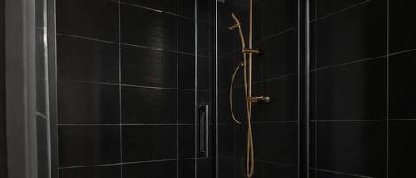 Dusche, Handtücher, Seife, Shampoo