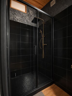 Shower, towels, soap, shampoo - Movies and board games, quiet accommodation (Arlanc)
