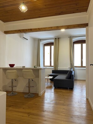 Interior - Movies and board games, quiet accommodation (Arlanc)