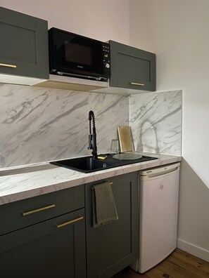 Fridge, microwave, oven, stovetop - Movies and board games, quiet accommodation (Arlanc)