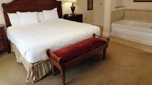 1 bedroom, iron/ironing board, WiFi, bed sheets - 1 BR King with spa tub. Close to local attractions.Perfect for 250 celebration! (Williamsburg)