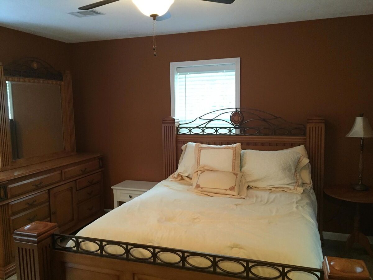 3 bedrooms, iron/ironing board, WiFi (free), bed sheets