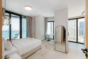 Room - Luxury Sea View 3BR + Maid Apt. at the Address JBR (Dubai)