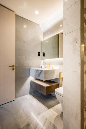 Bathroom - Stylish Apartment at the FIVE Palm Jumeirah (Dubai)