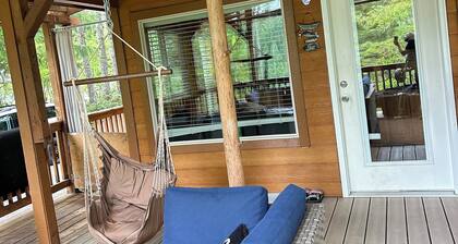 Cozy Woodland Escape in Hoodsport near Lake Kokanee and Olympic Hiking