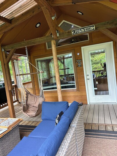 Cozy Woodland Escape in Hoodsport near Lake Kokanee and Olympic Hiking