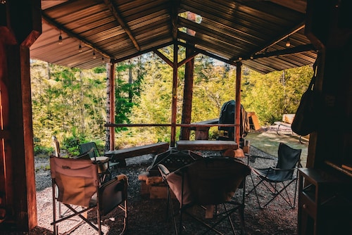 Cozy Woodland Escape in Hoodsport near Lake Kokanee and Olympic Hiking