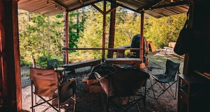 Cozy Woodland Escape in Hoodsport near Lake Kokanee and Olympic Hiking