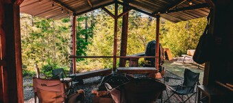 Cozy Woodland Escape in Hoodsport near Lake Kokanee and Olympic Hiking