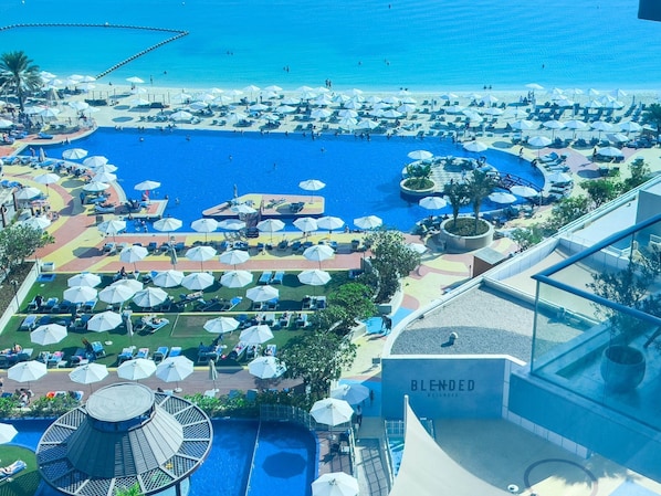 حمام سباحة