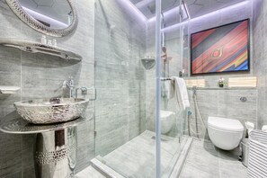 Bathroom - Stunning Sea View & Private Beach on the Palm (Dubai)