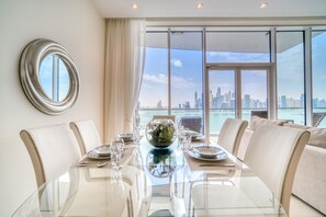 Dining - Lush Sea View Living w/ Private Beach at the Palm (Dubai)