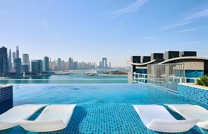 Pool - Prestigious 1BR Escape at The Palm (Dubai)