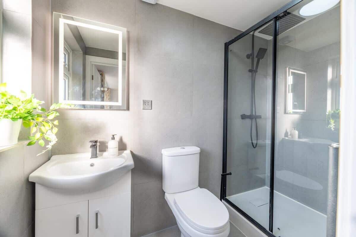 Shower, hair dryer, shampoo