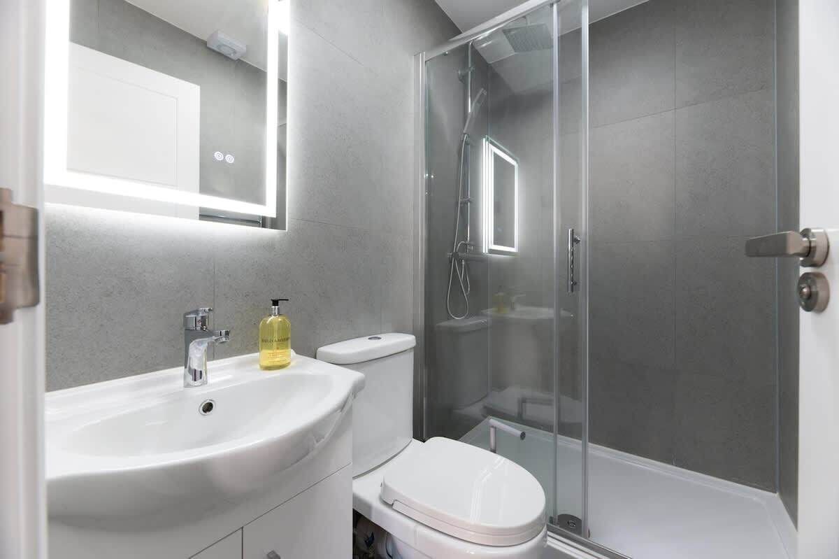 Shower, hair dryer, shampoo