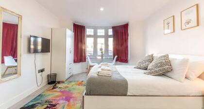 Studio with Access to Central London - EV charger