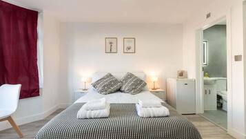 Iron/ironing board, WiFi, bed sheets