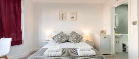 1 bedroom, desk, iron/ironing board, WiFi