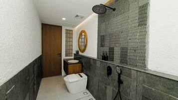 Family Villa, Pool View | Bathroom | Combined shower/bathtub, slippers, towels, soap